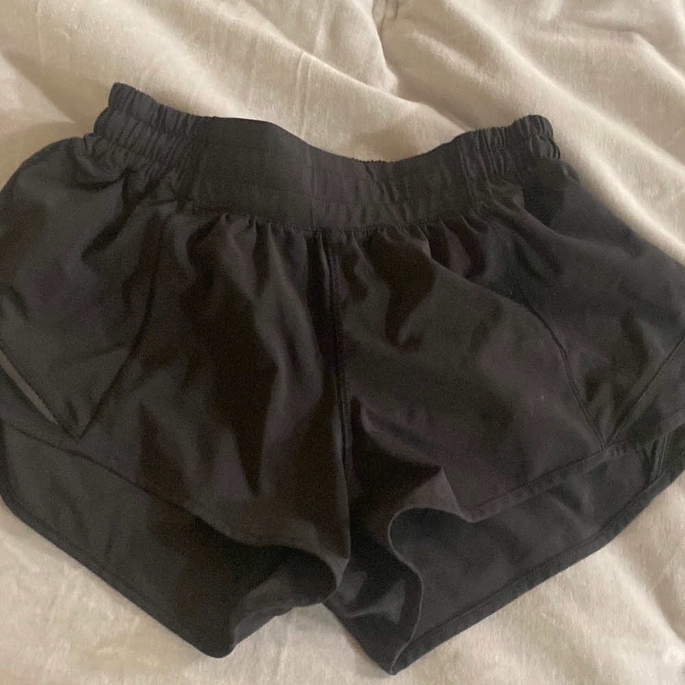Lululemon hotty hot shorts 2.5”